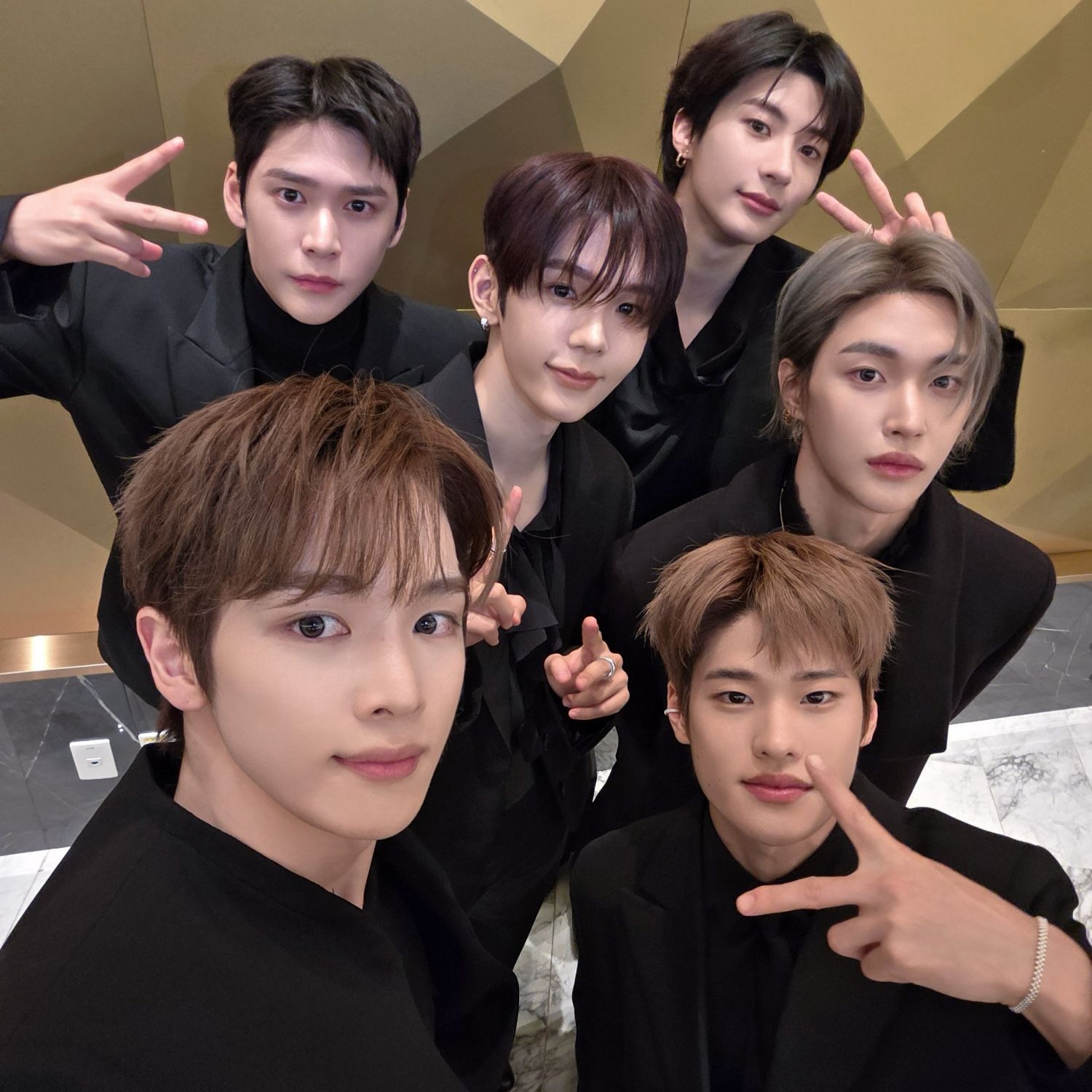 Behind-the-scenes cut of RIIZE