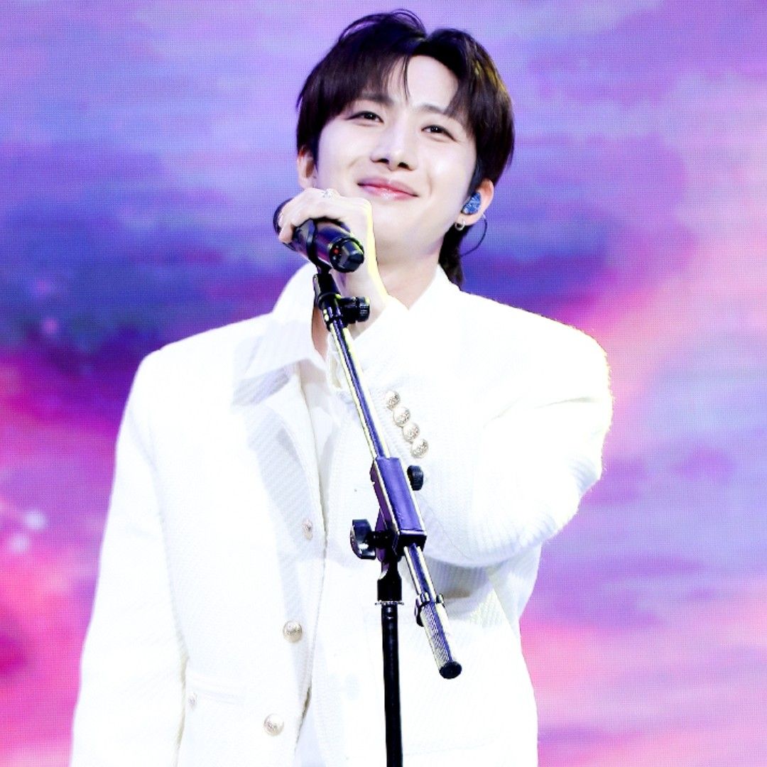 A moment captured by Hui (PENTAGON)'s fan