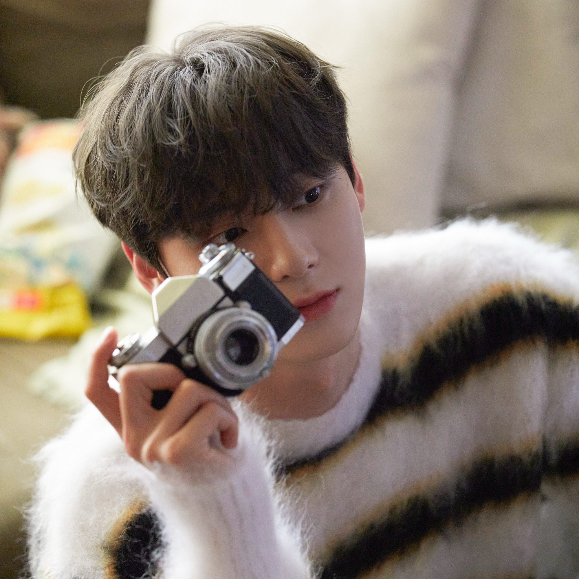 A moment captured by Hwang Minhyun's fan