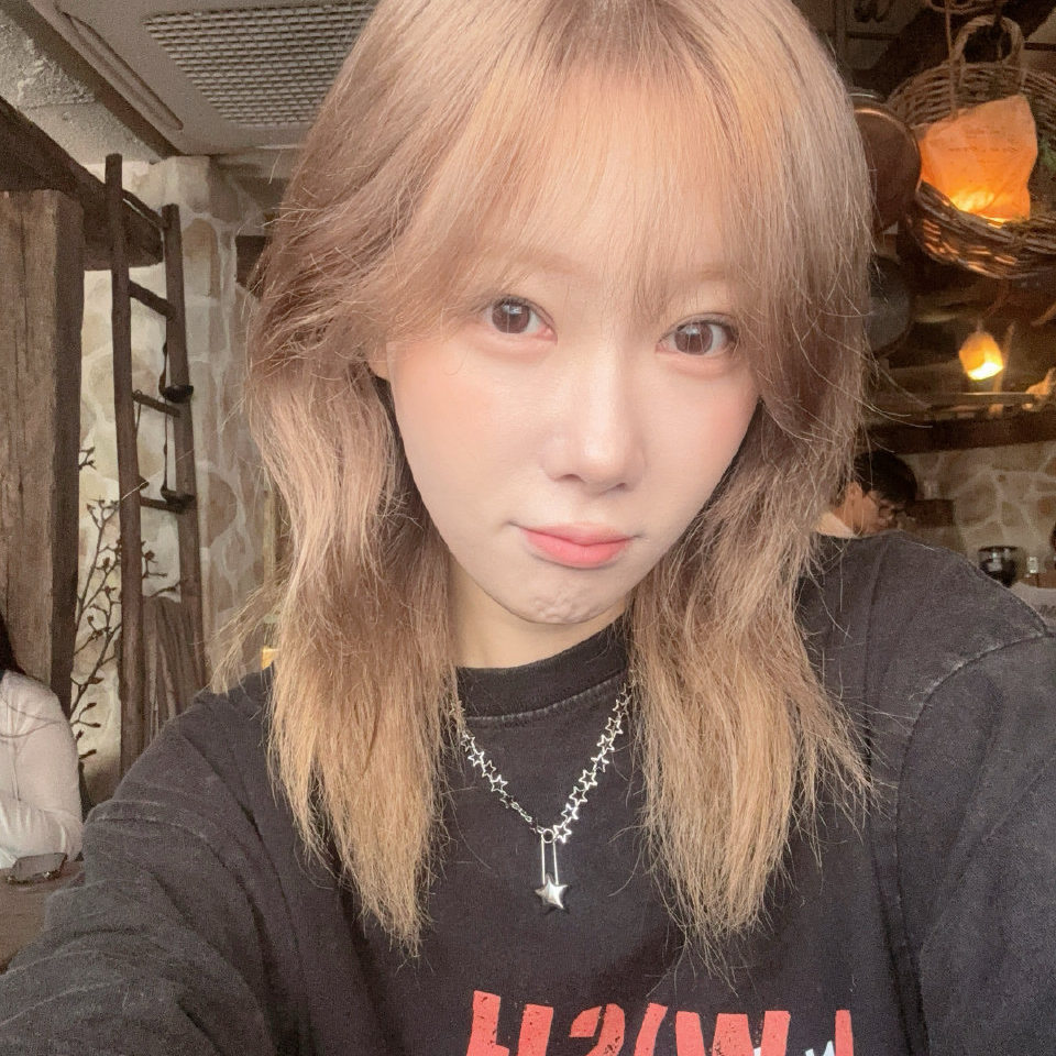 A moment captured by DREAMCATCHER's fan