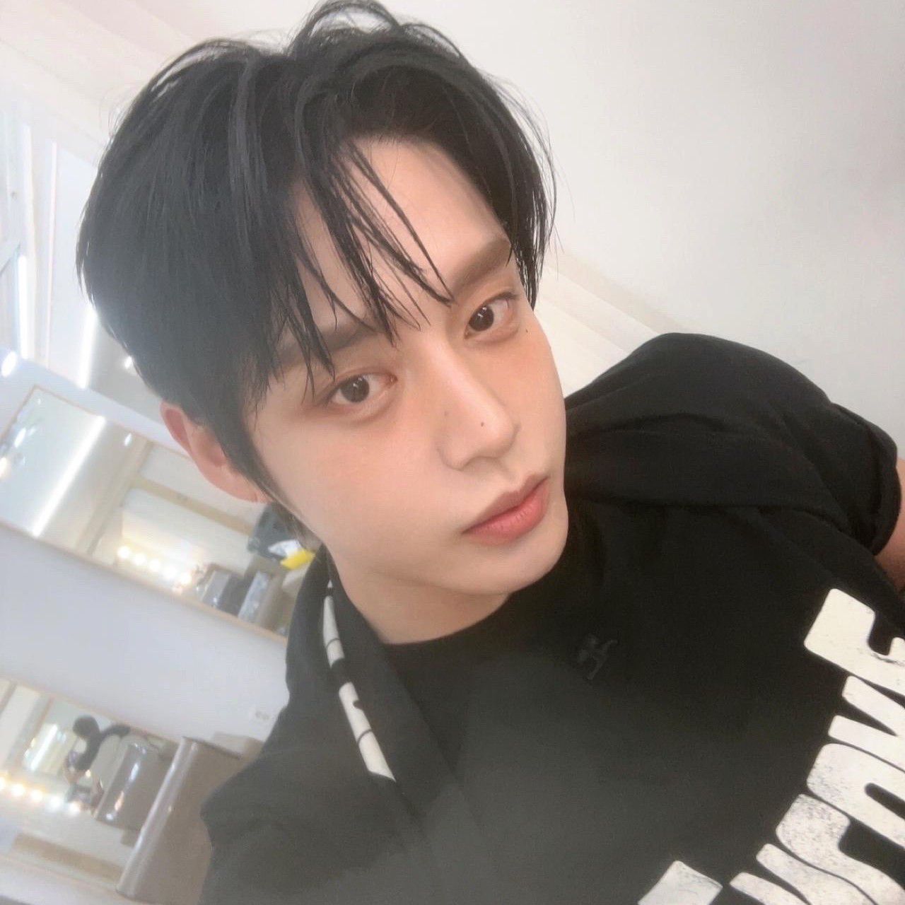 Behind-the-scenes cut of Kim Jiwoong (ZEROBASEONE)