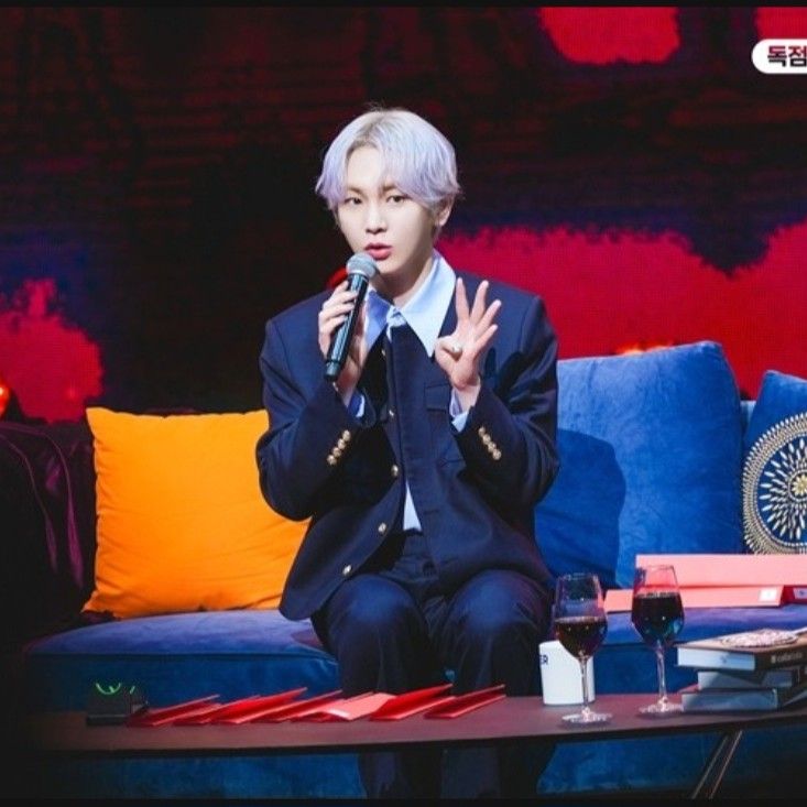A moment captured by Key (SHINee)'s fan