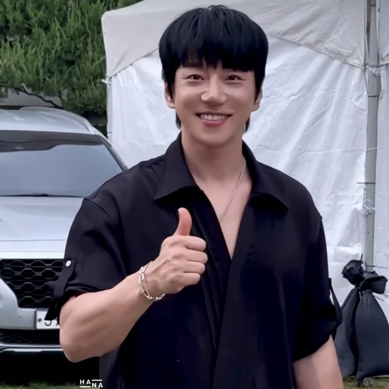 Behind-the-scenes cut of Hwang Chiyeol