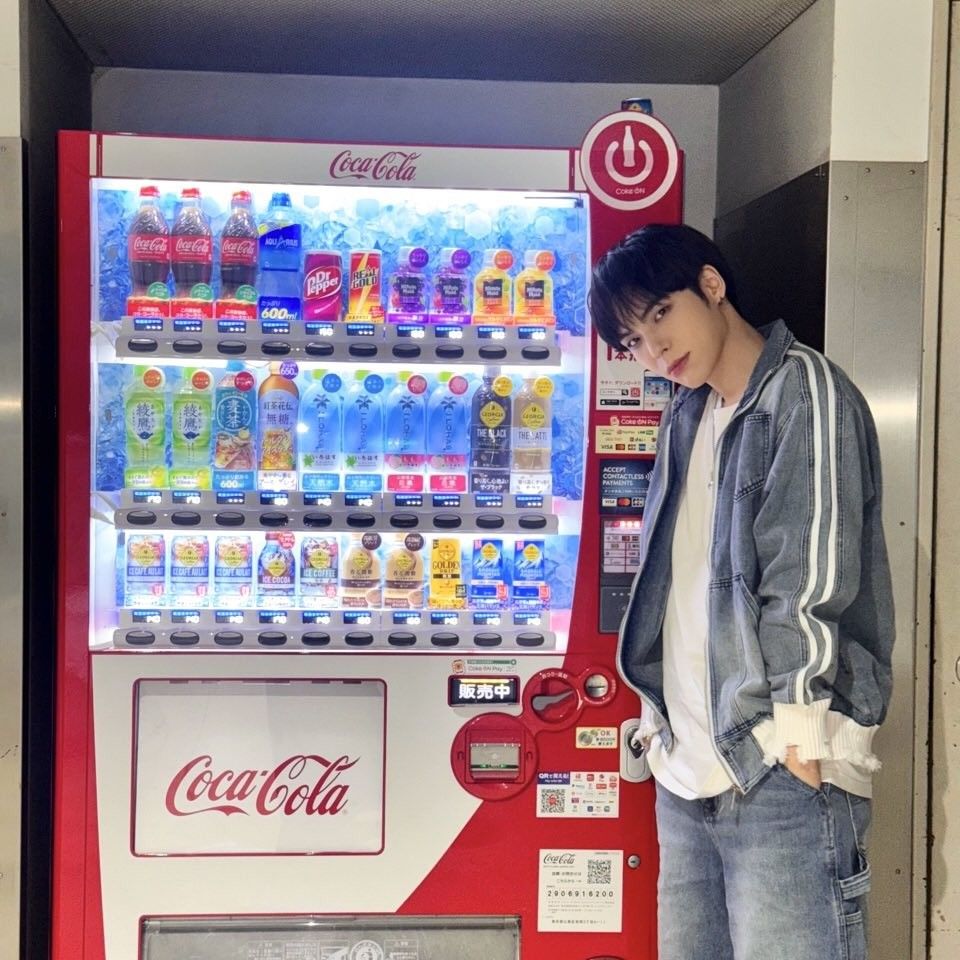 A moment captured by BX (CIX)'s fan