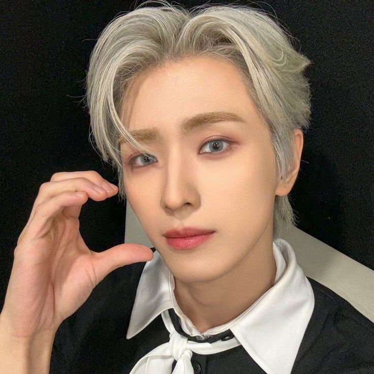 Recent activity shot of Yonghee (CIX)