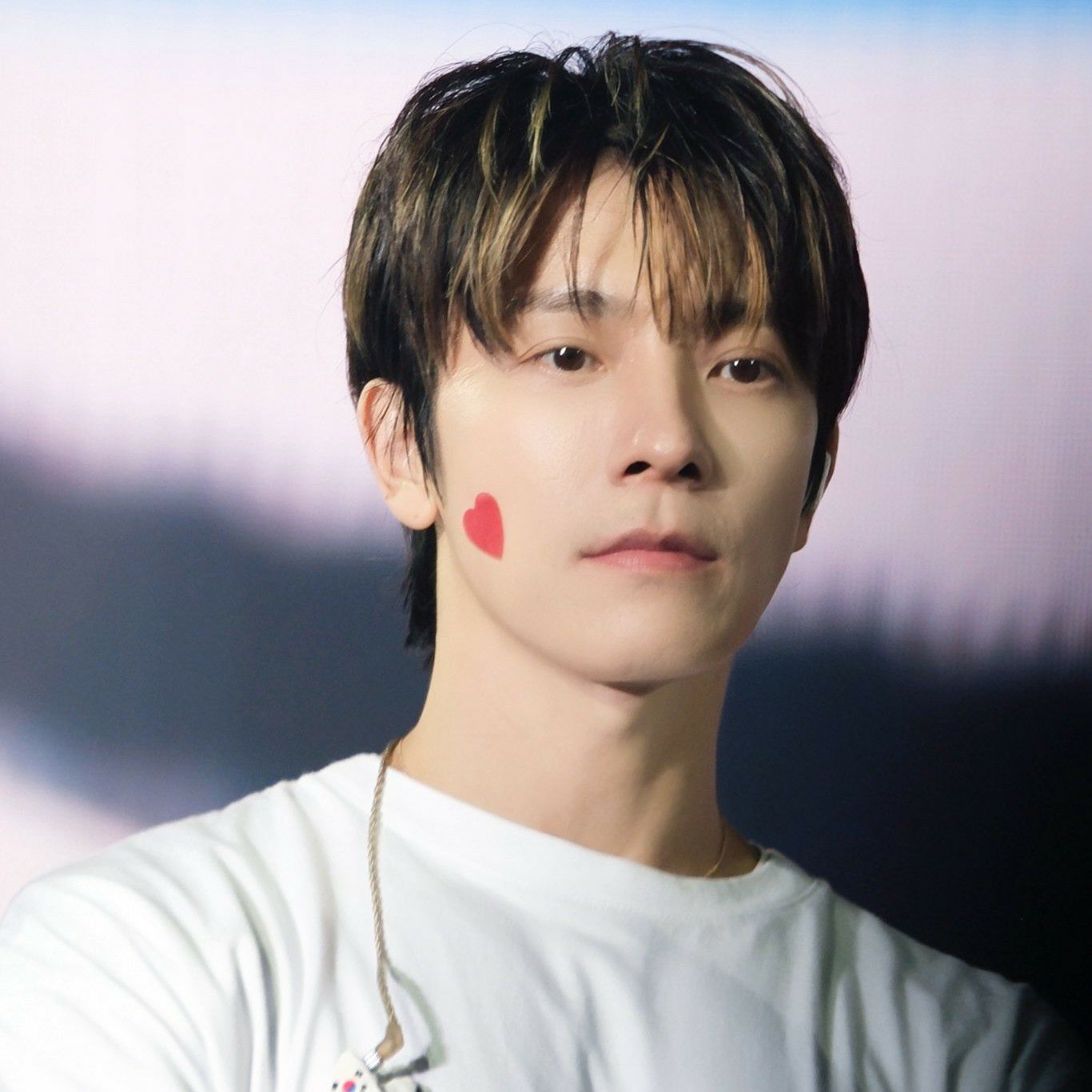 Behind-the-scenes cut of Donghae (Super Junior)