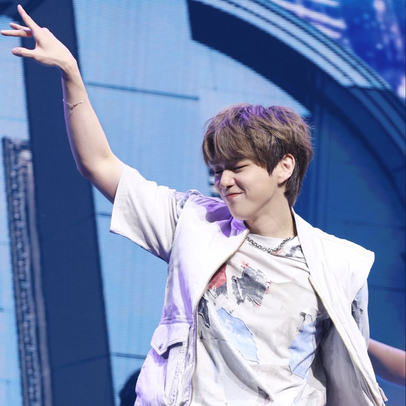 Behind-the-scenes cut of Kang Daniel