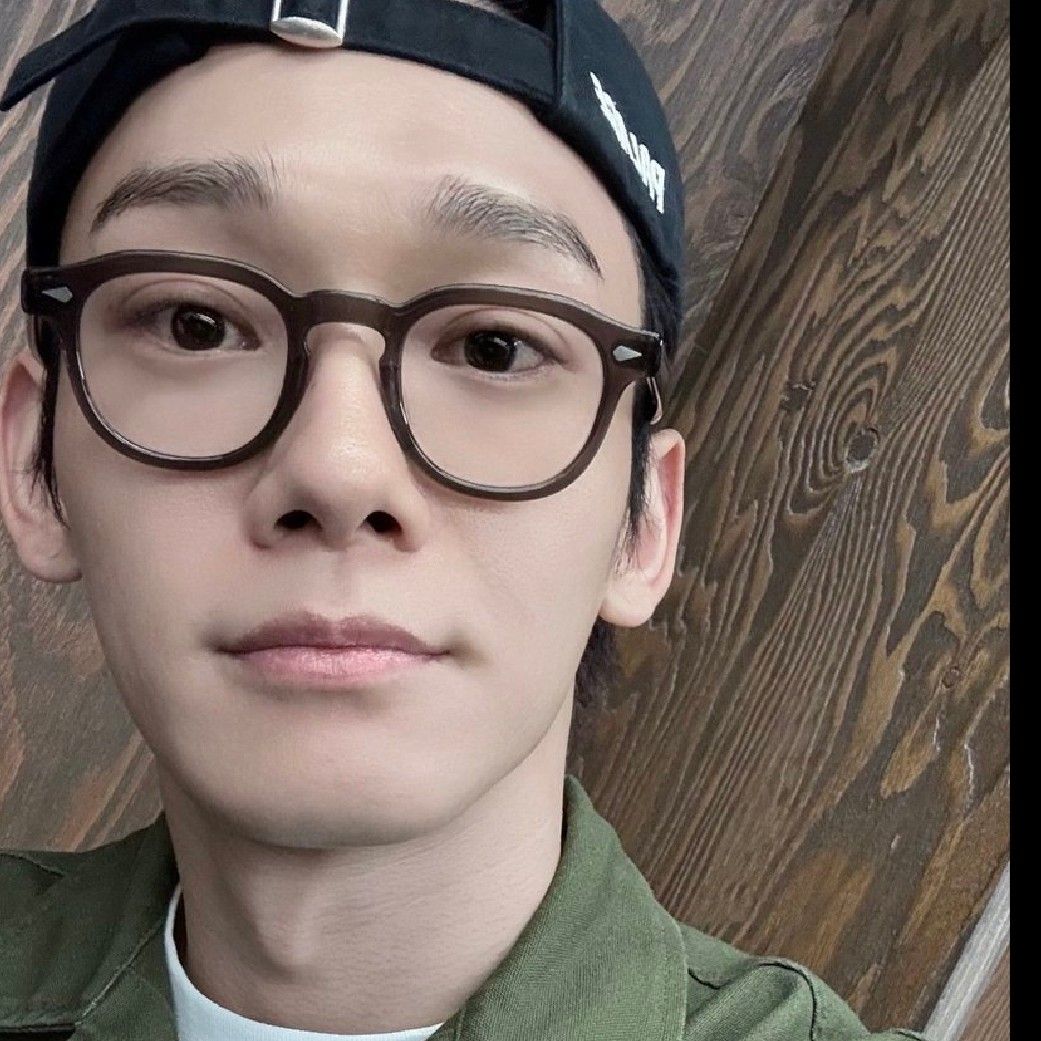 Behind-the-scenes cut of Chen (EXO)