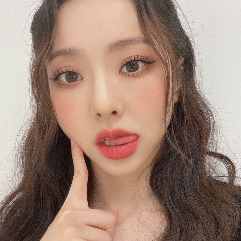 Latest photo of ViVi (Loossemble)