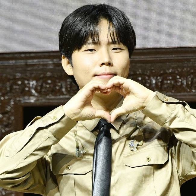 A moment captured by Jung Seunghwan's fan