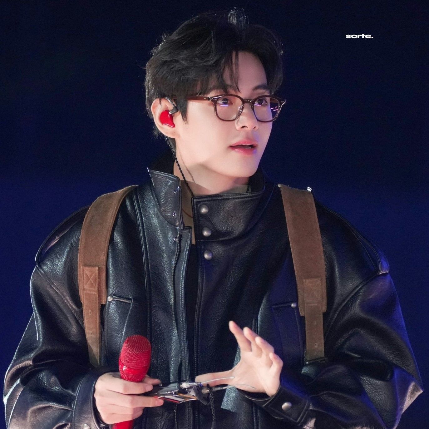 뷔 (방탄소년단)의 비하인드 컷