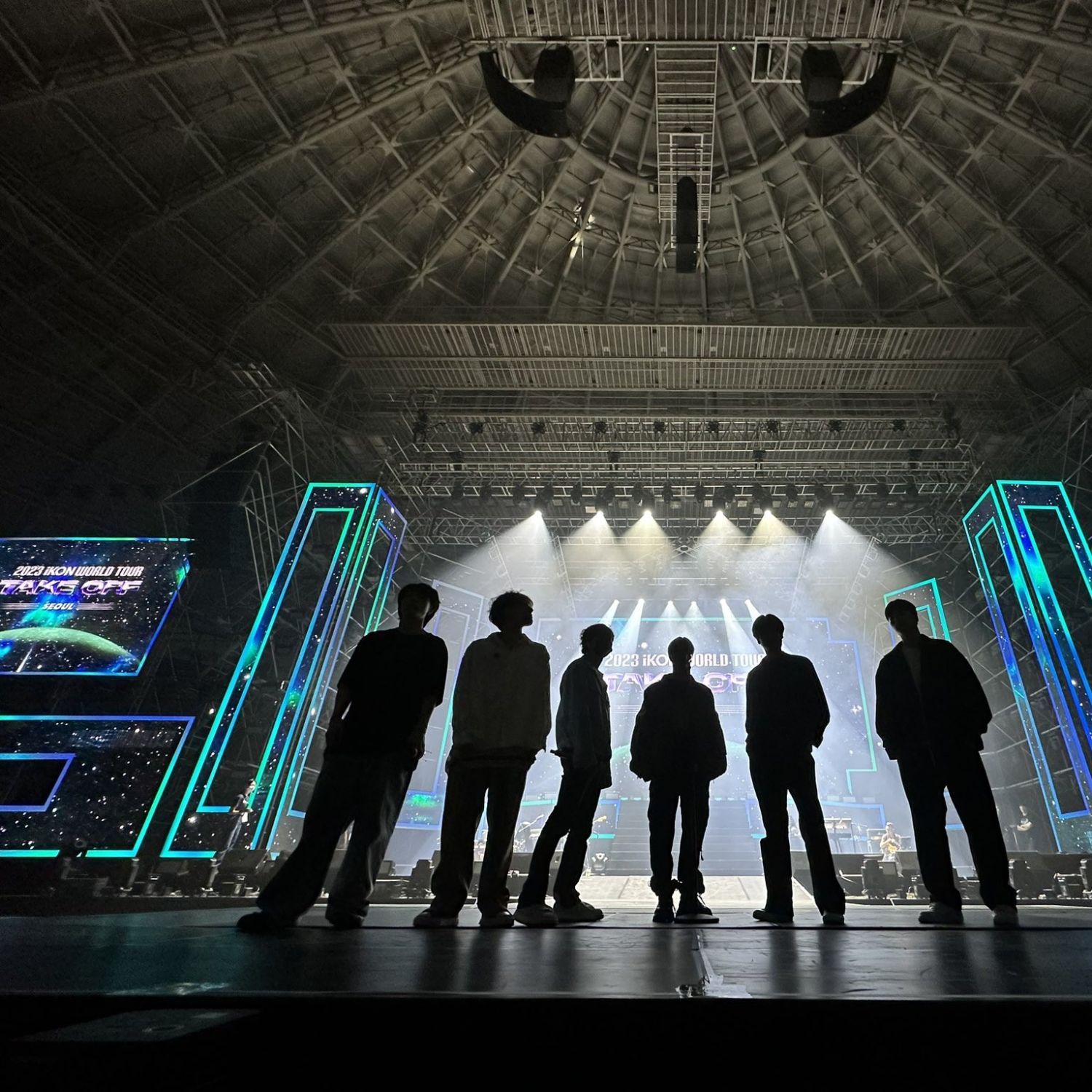 iKONの舞台裏ショット