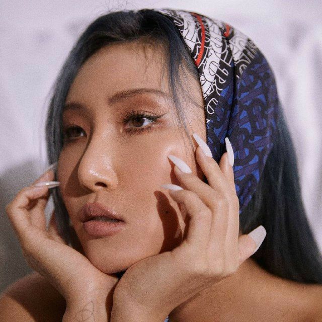 Latest photo of Hwasa (MAMAMOO)