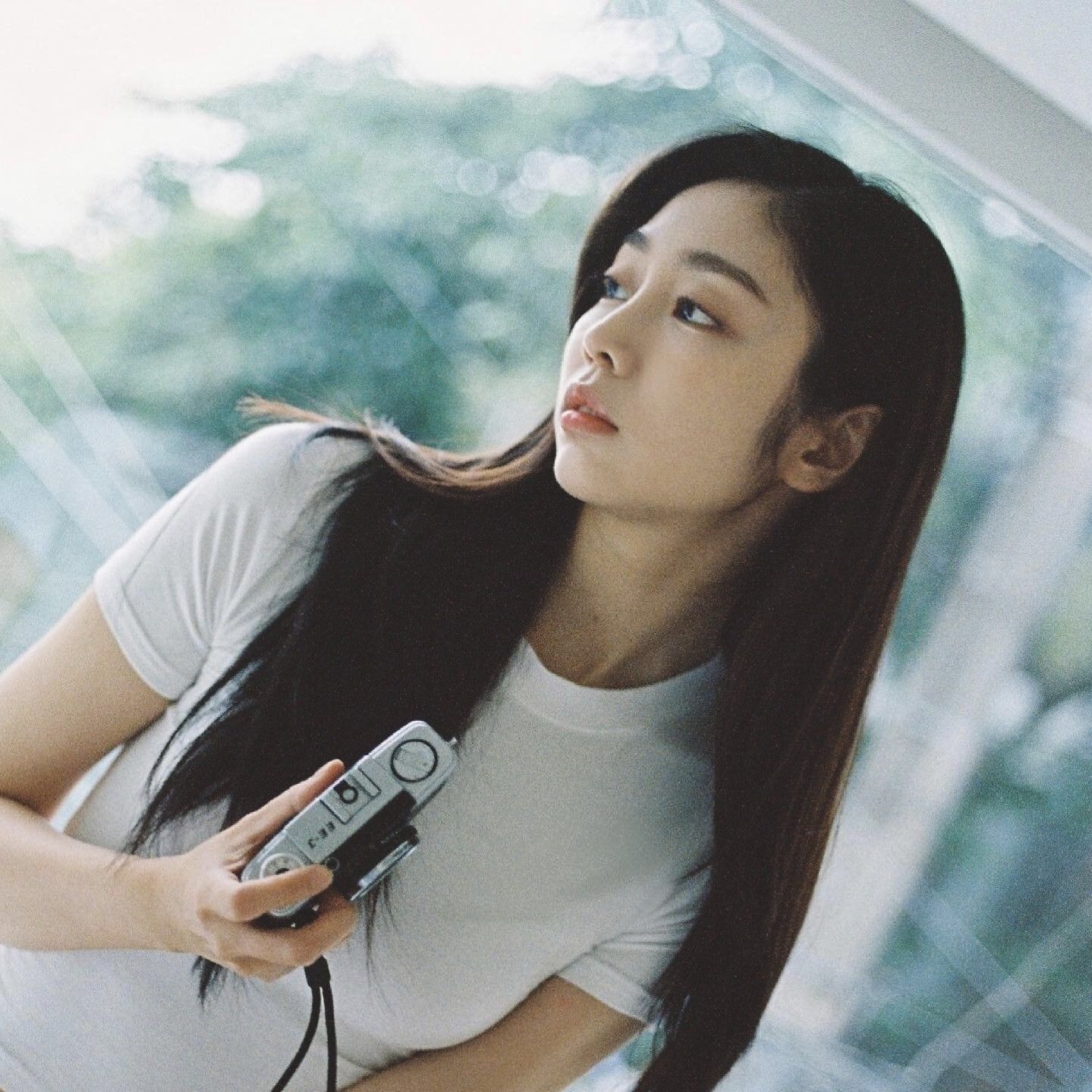 A moment captured by Seo Jisu (Lovelyz)'s fan