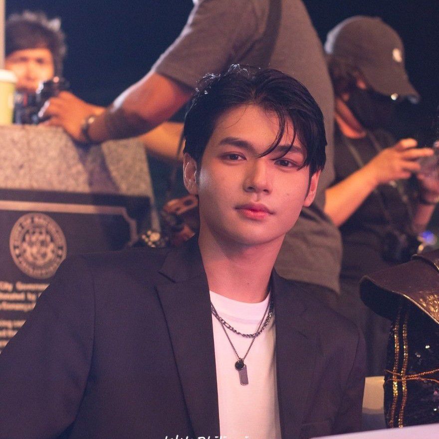 Behind-the-scenes cut of Kim (HORI7ON)