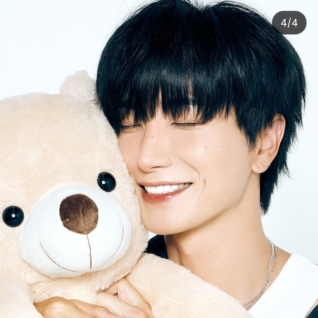 Behind-the-scenes cut of Leeteuk (Super Junior)