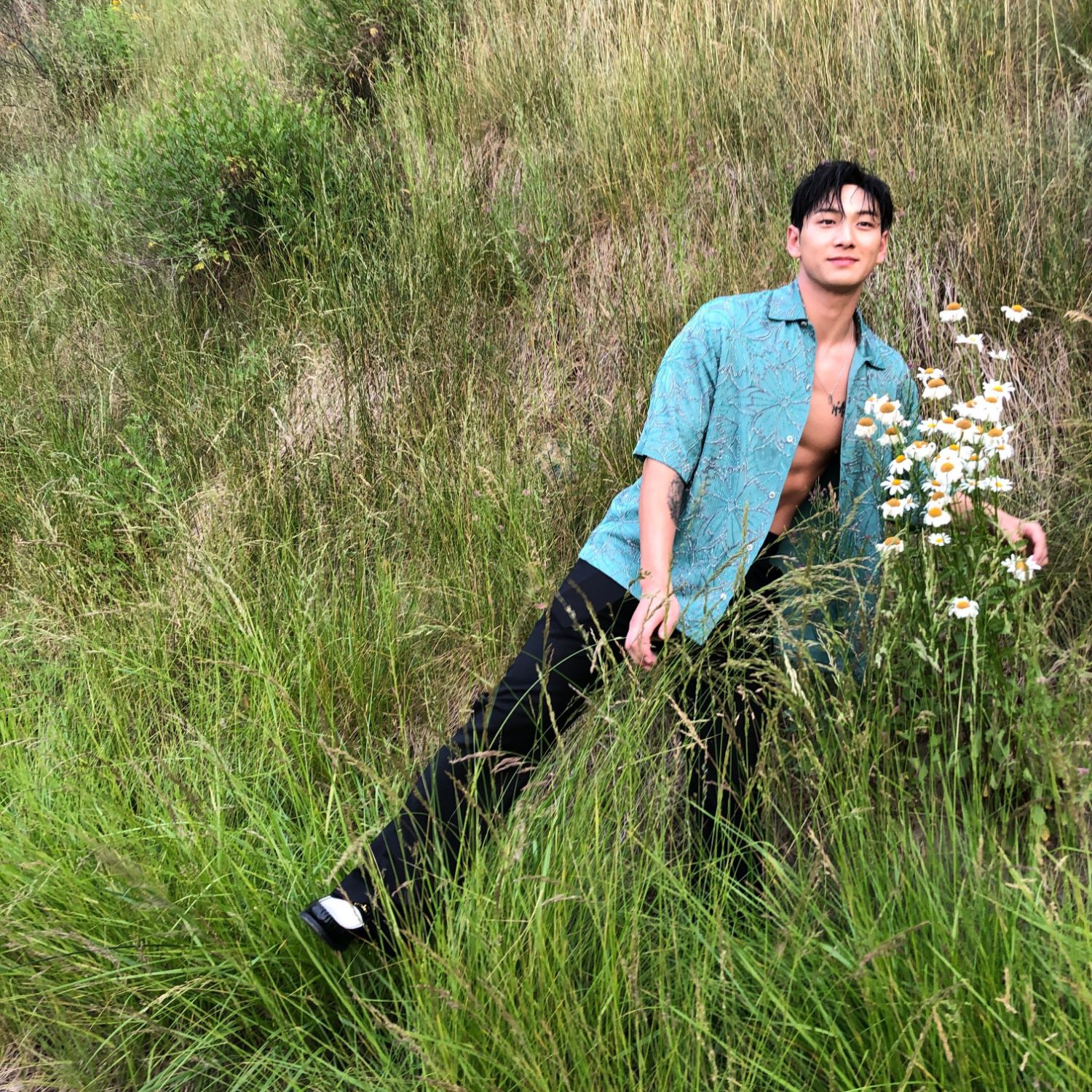 Behind-the-scenes cut of Baekho
