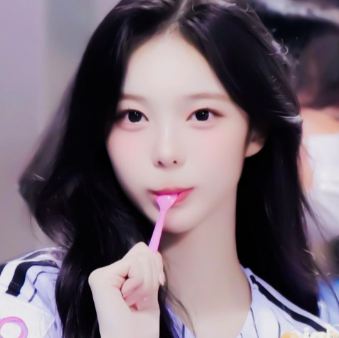 A moment captured by Ian (Hearts2Hearts)'s fan