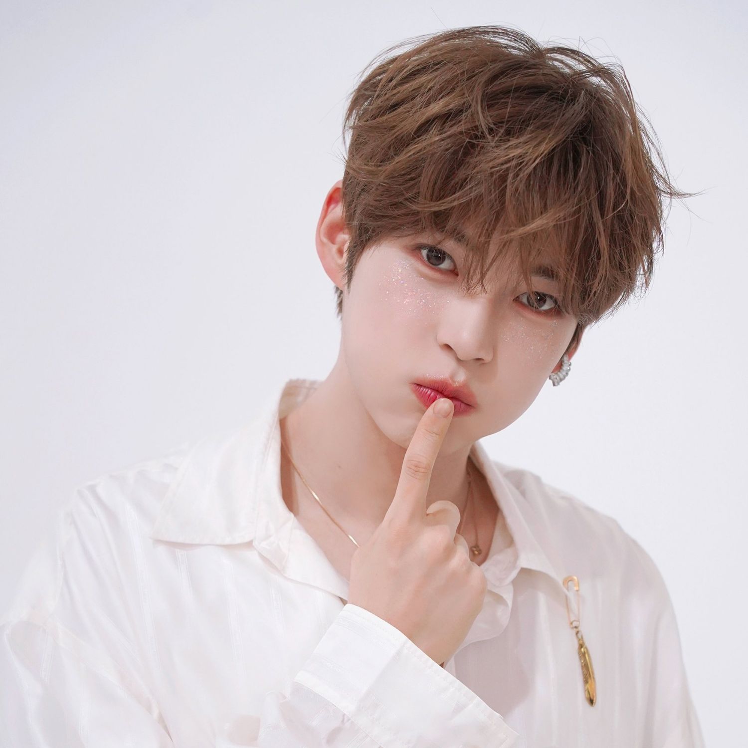 Behind-the-scenes cut of Sung Hanbin (ZEROBASEONE)