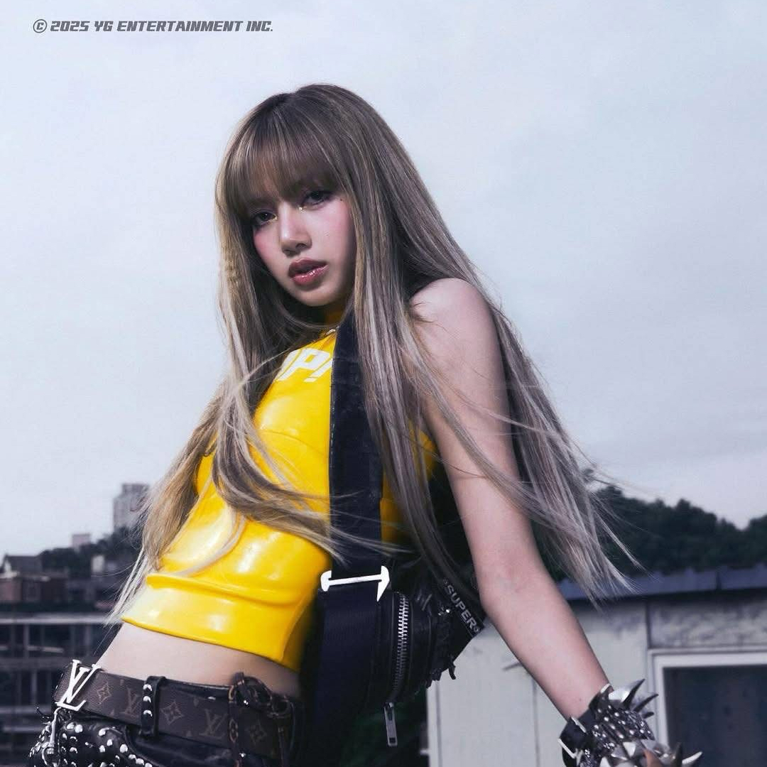 Behind-the-scenes cut of Lisa (BLACKPINK)