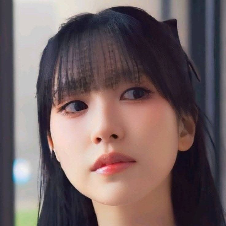 Behind-the-scenes cut of Mina (TWICE)