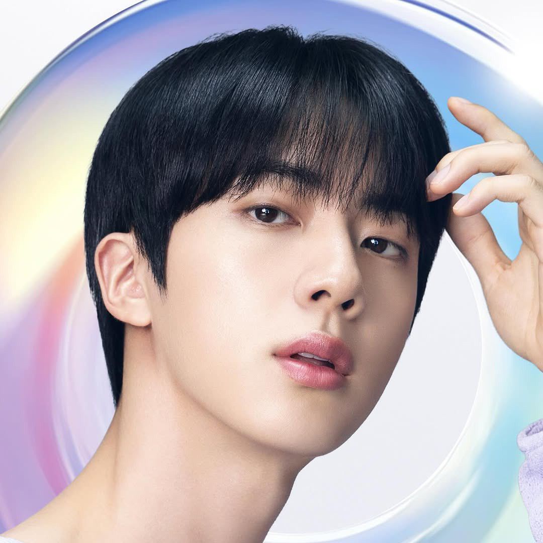 Momen yang diabadikan oleh penggemar Jin (BTS)