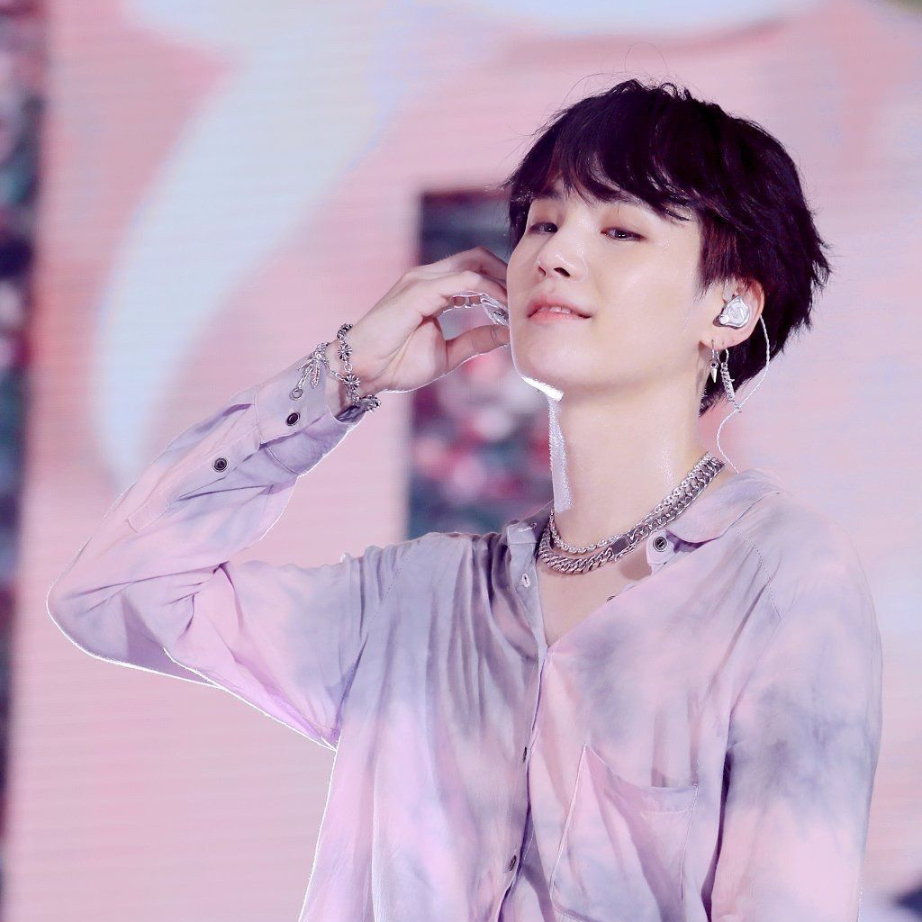 Latest photo of SUGA (BTS)