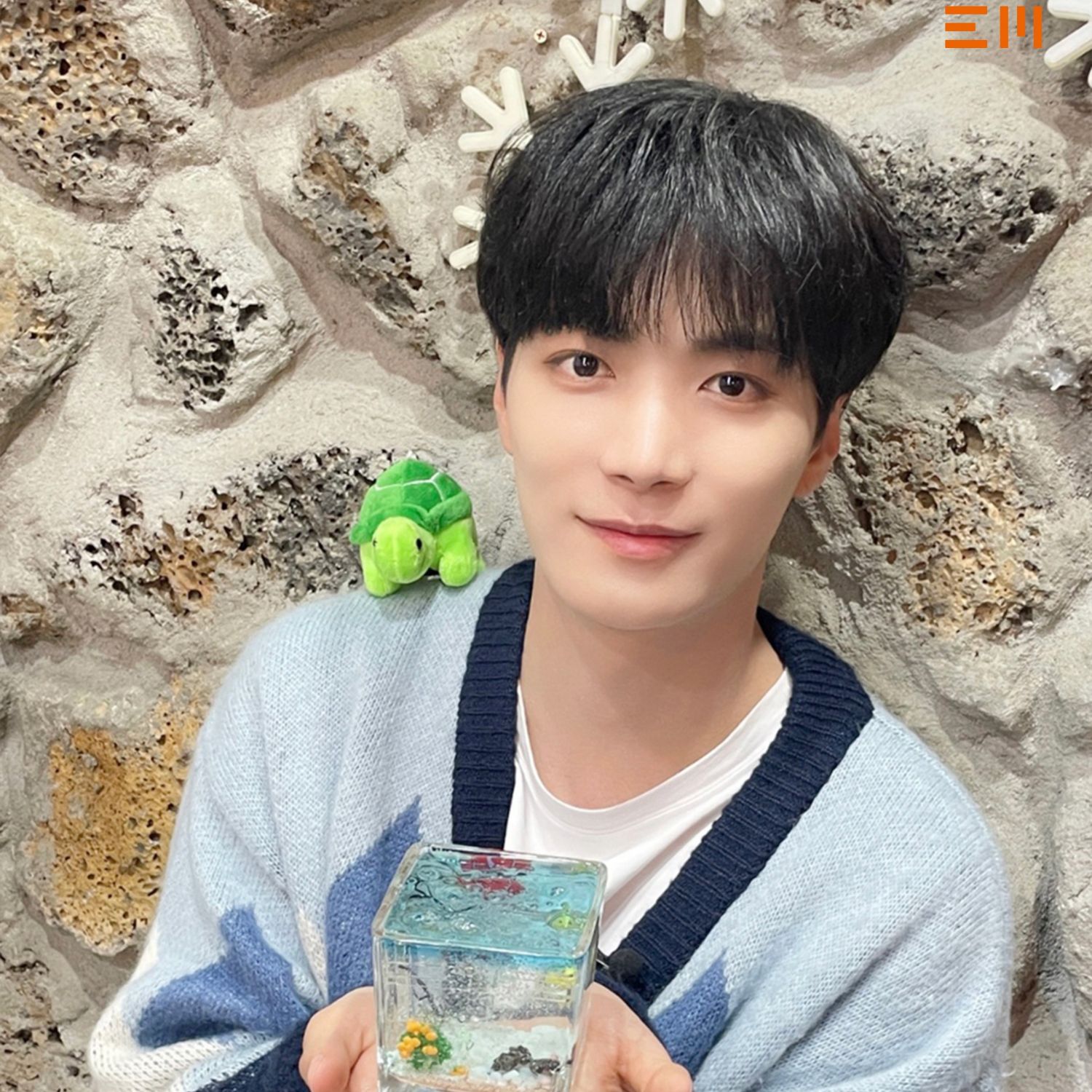 A moment captured by Kim Jonghyeon's fan