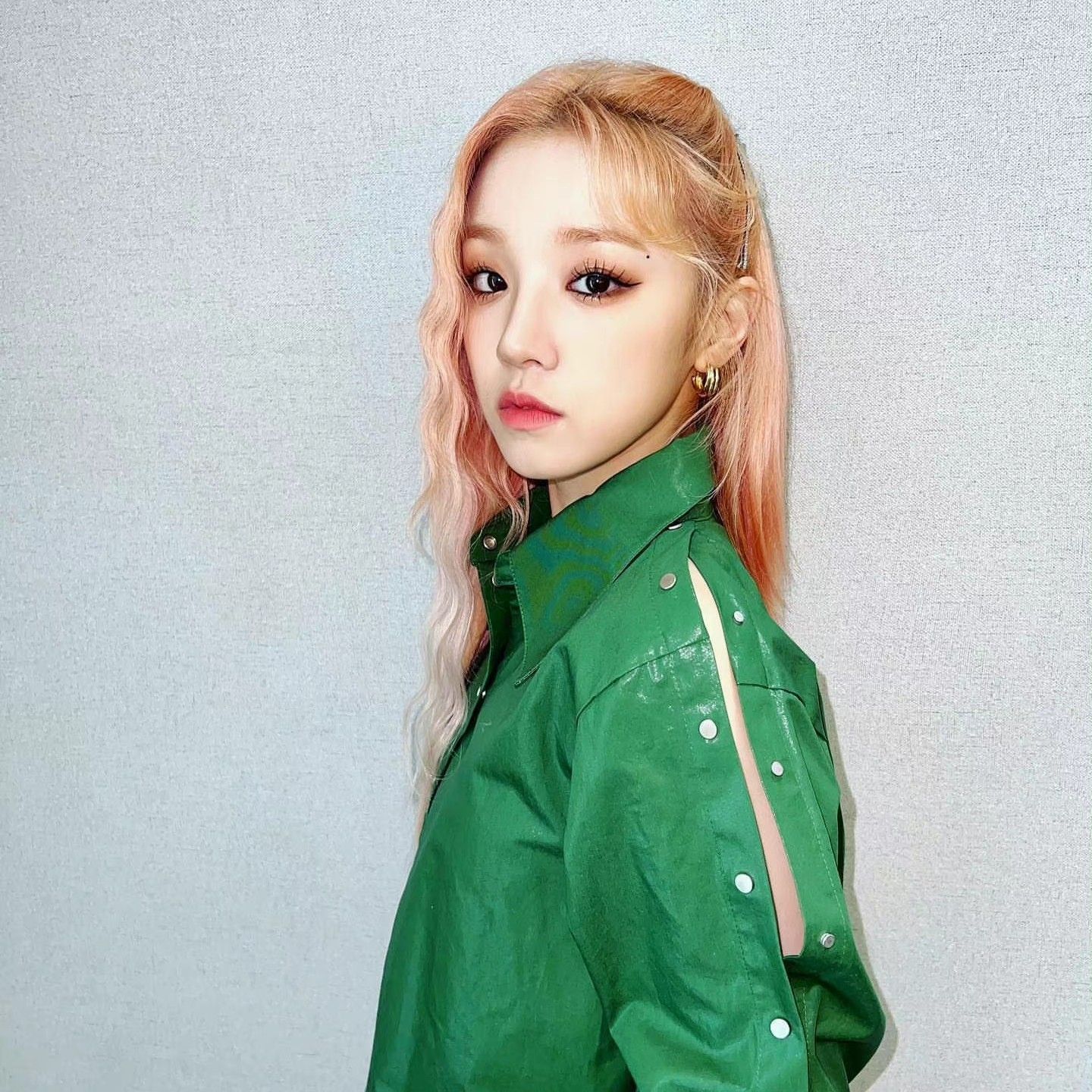 Behind-the-scenes cut of Yuqi (i-dle)