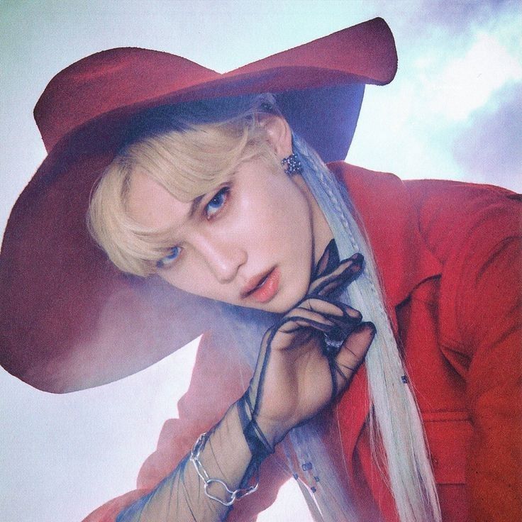 Latest photo of Felix (Stray Kids)