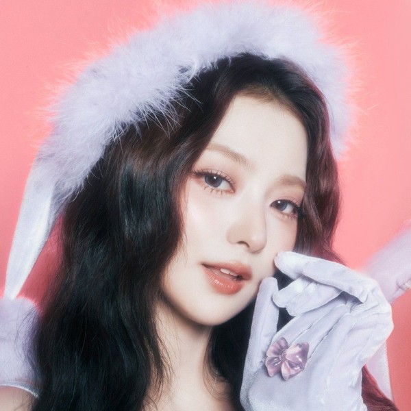 捕捉到李娜炅 (fromis_9)魅力的代表照片