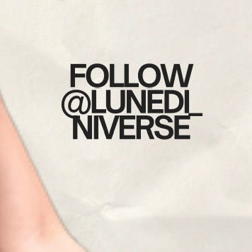 A moment captured by Monday (Weeekly)'s fan