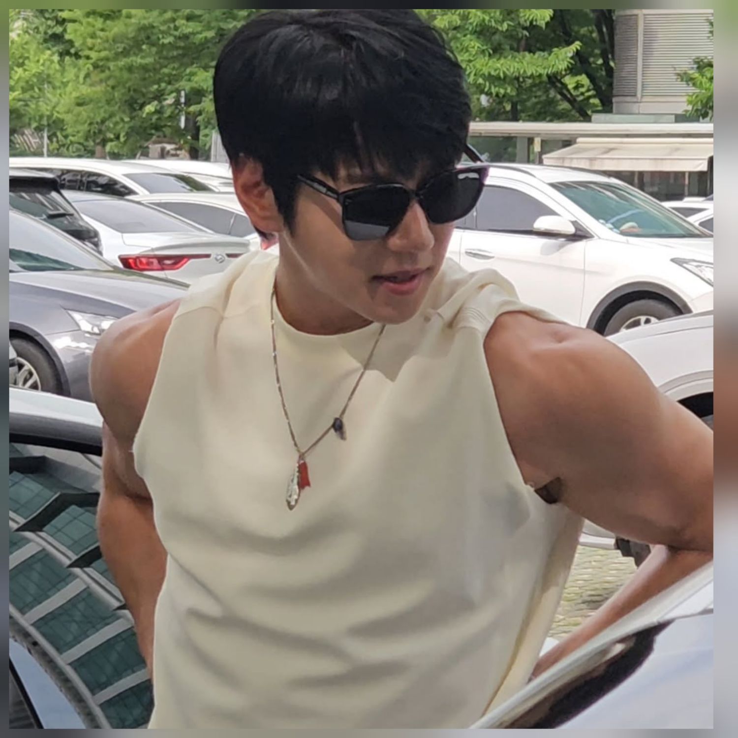 Latest photo of Hwang Chiyeol