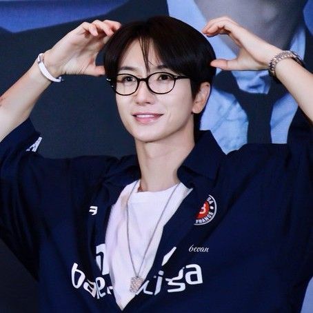 A moment captured by Leeteuk (Super Junior)'s fan