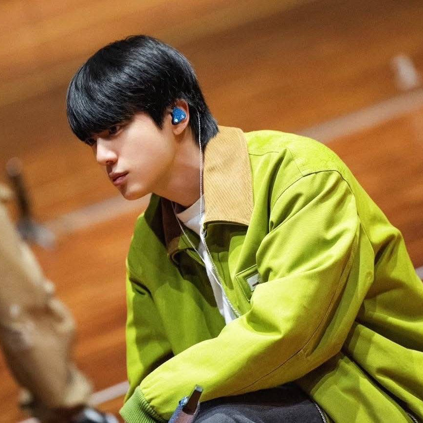 진 (방탄소년단) 최근 활동샷