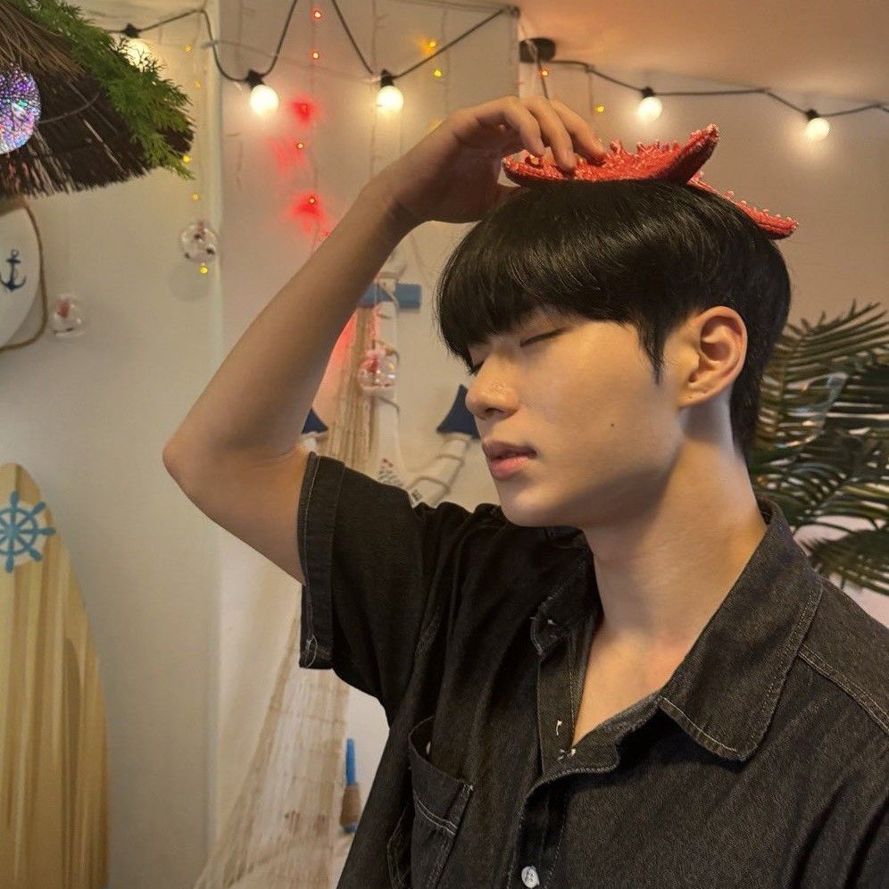 Behind-the-scenes cut of Kim Junseo (ALPHA DRIVE ONE)