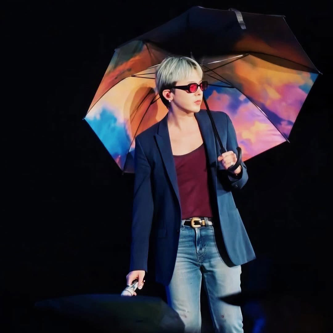 Recent activity shot of G-DRAGON (BIGBANG)