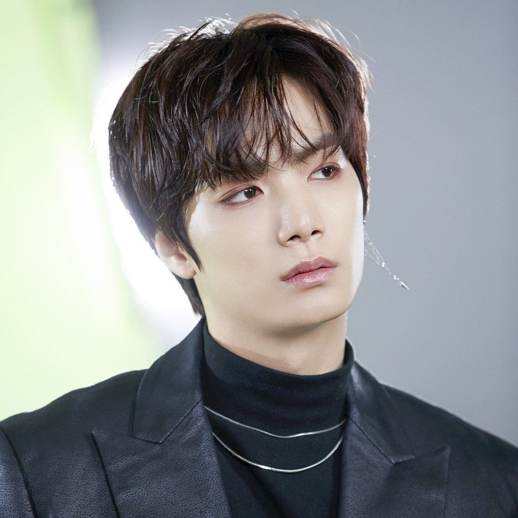 A moment captured by Kim Jonghyeon's fan