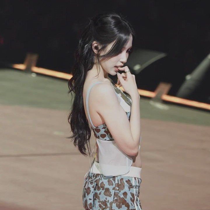 Behind-the-scenes cut of Mina (TWICE)