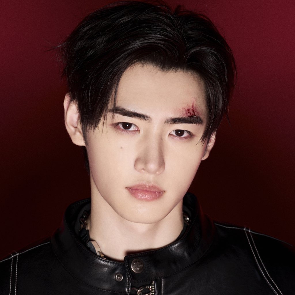 성훈 (ENHYPEN) 최근 활동샷