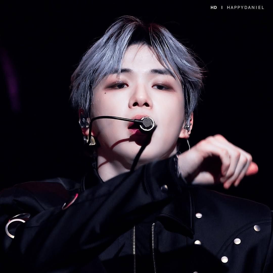 강다니엘의 비하인드 컷