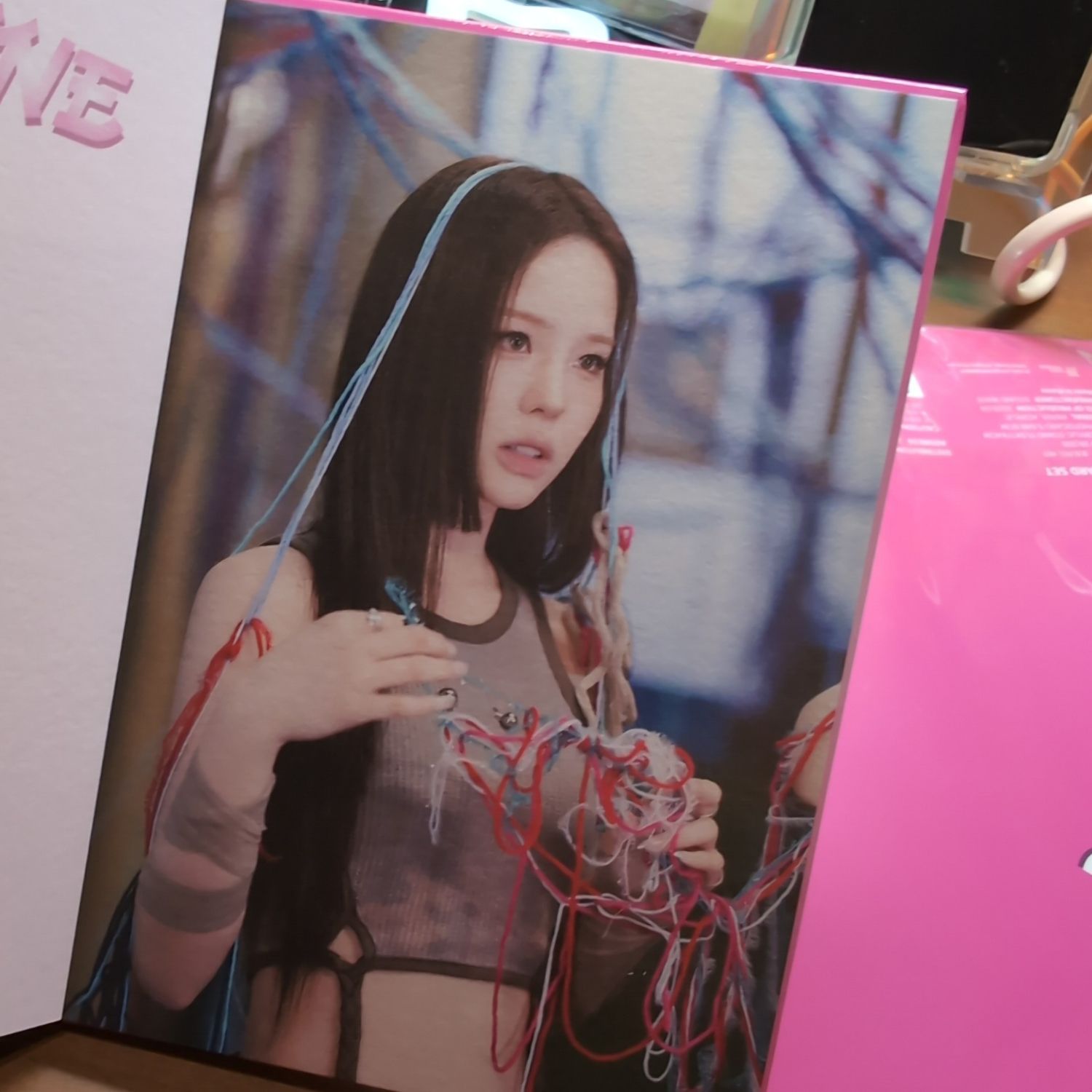 Behind-the-scenes cut of Mako (NiziU)
