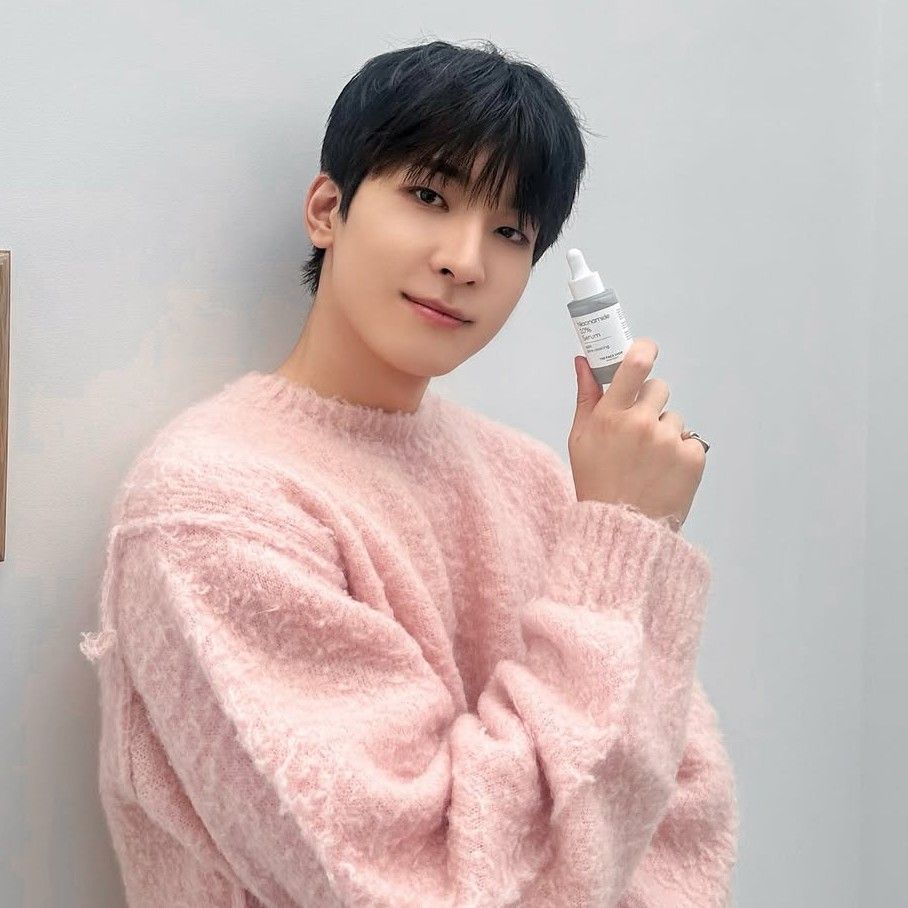 A moment captured by Wonwoo (SEVENTEEN)'s fan