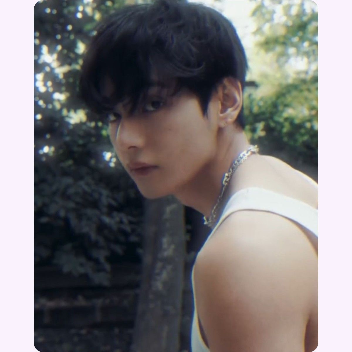 뷔 (방탄소년단)의 최신 사진