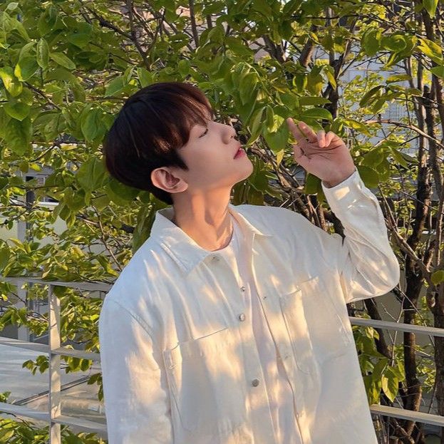 Behind-the-scenes cut of Baekhyun (EXO)