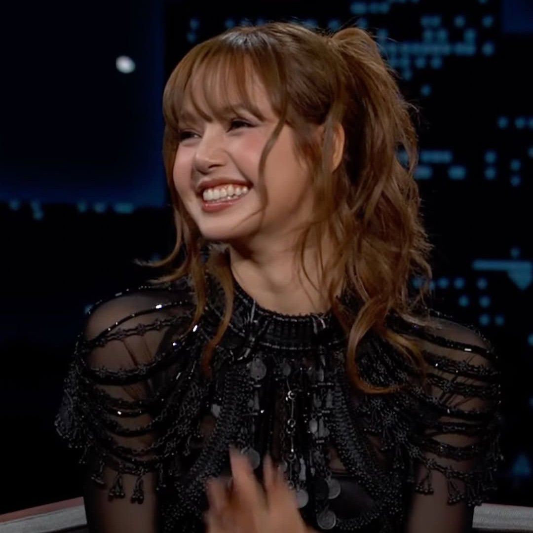 Lisa (BLACKPINK)的幕後花絮