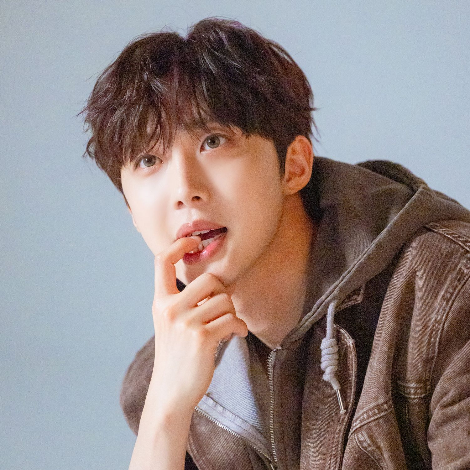 A moment captured by Hui (PENTAGON)'s fan