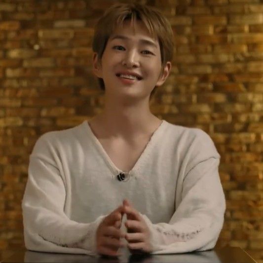 Behind-the-scenes cut of Onew (SHINee)