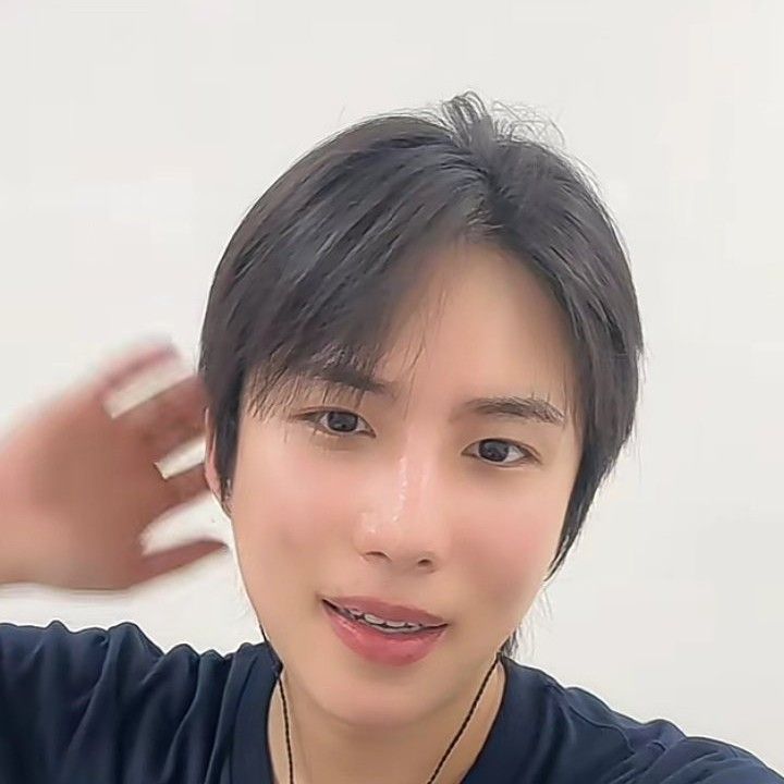 A moment captured by Wow (A.C.E)'s fan