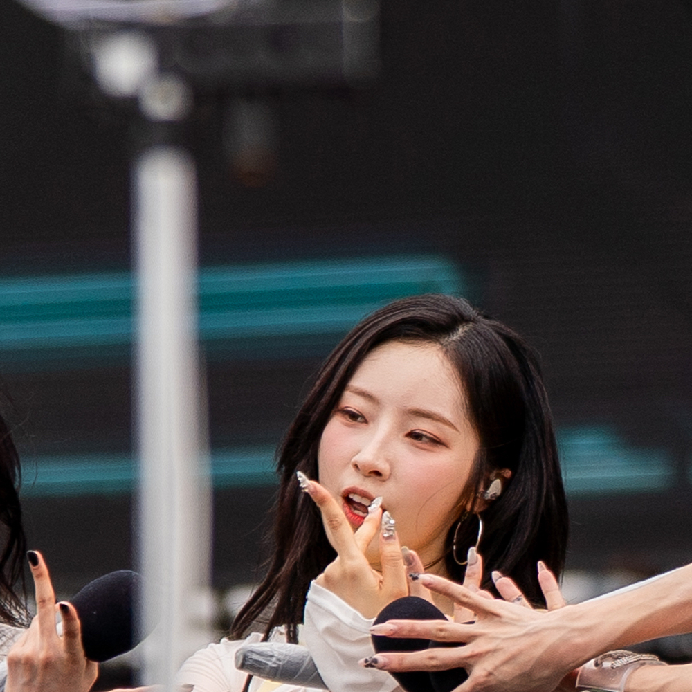Recent activity shot of HaSeul (ARTMS)